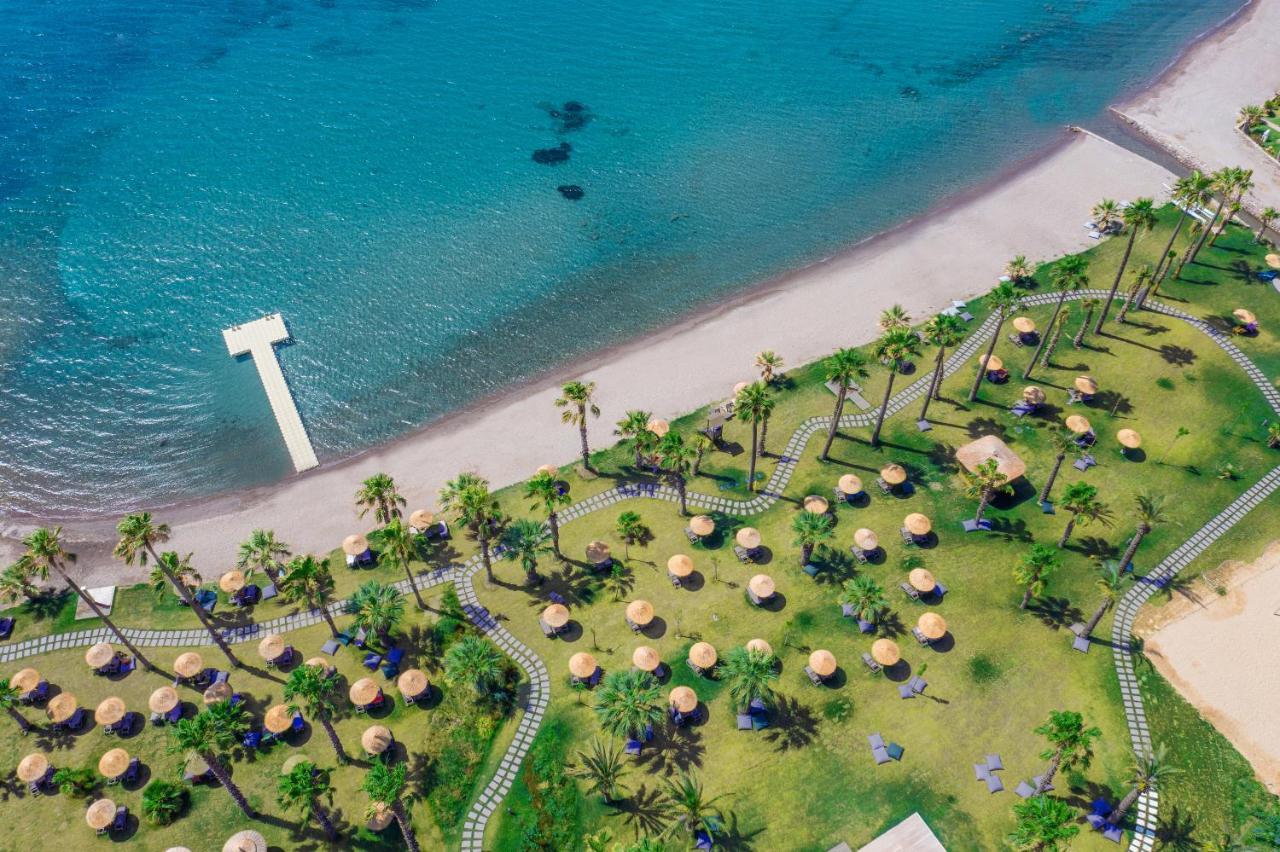 Radisson Collection Hotel, Bodrum Akyarlar Bagian luar foto Aerial view of the beach at the resort