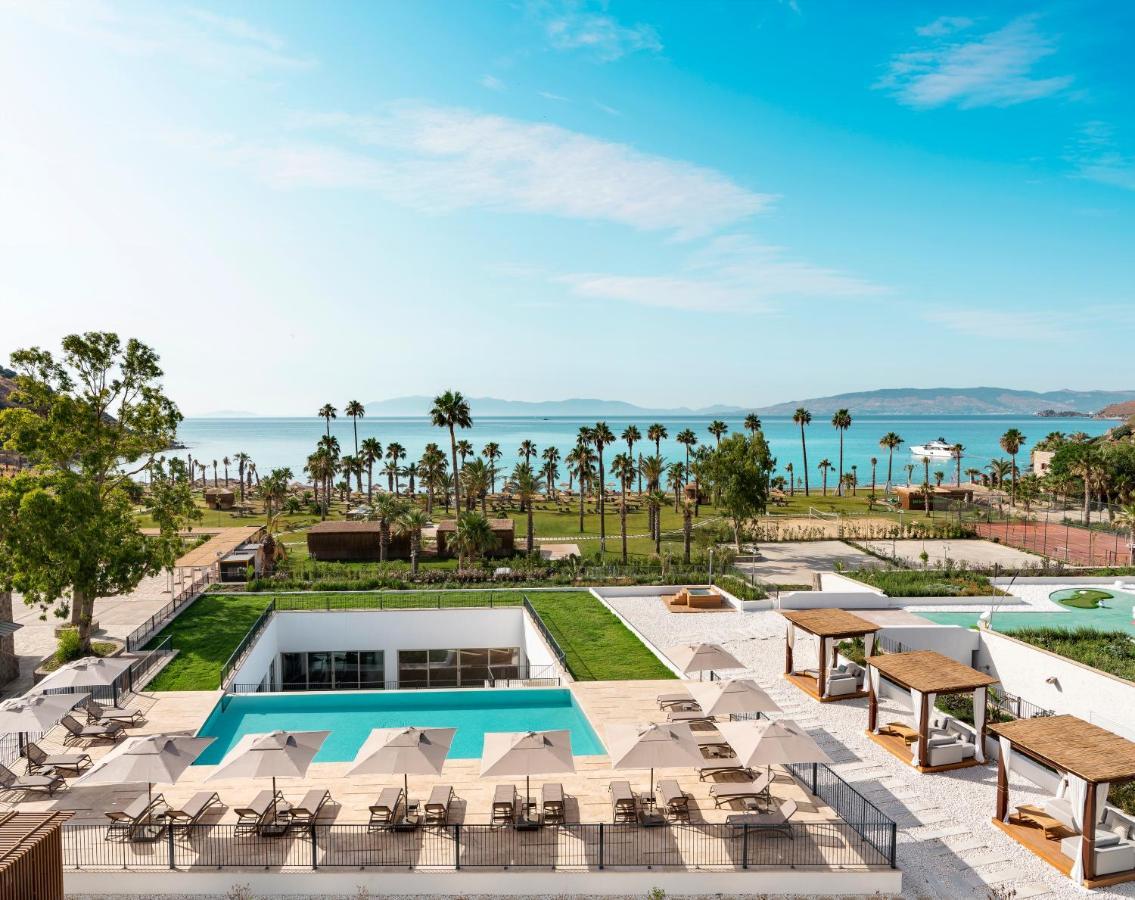 Radisson Collection Hotel, Bodrum Akyarlar Bagian luar foto The resort's swimming pool